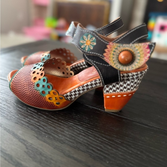 L ARTISTE Spring Step Sandal - Picture 2 of 7